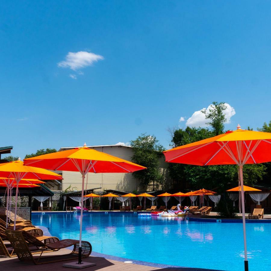 Hotel Alpen Park Shymkent Exterior foto