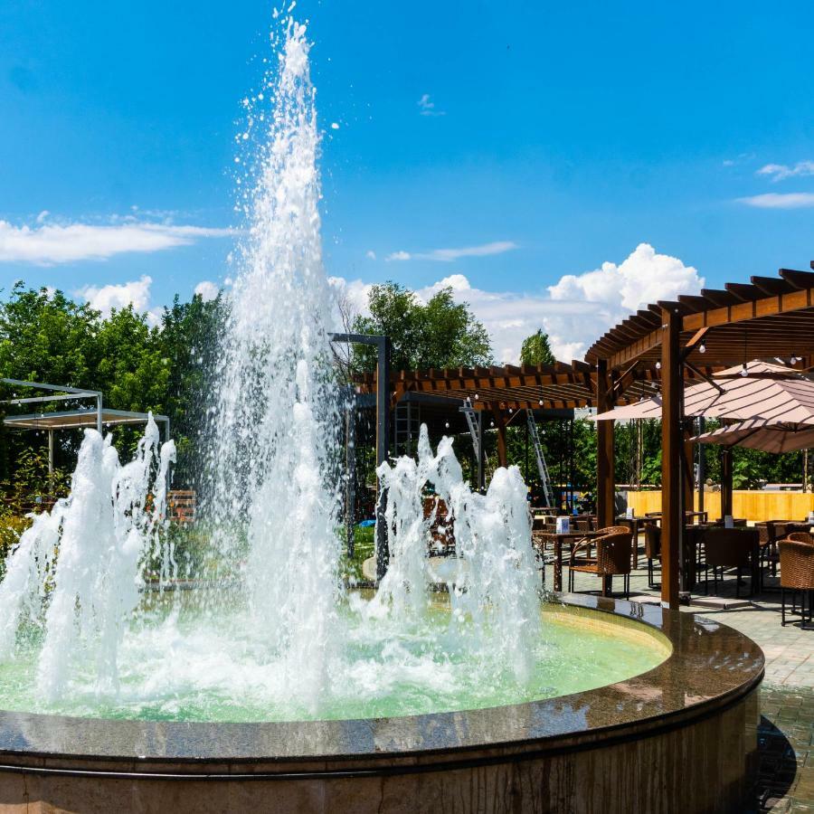 Hotel Alpen Park Shymkent Exterior foto